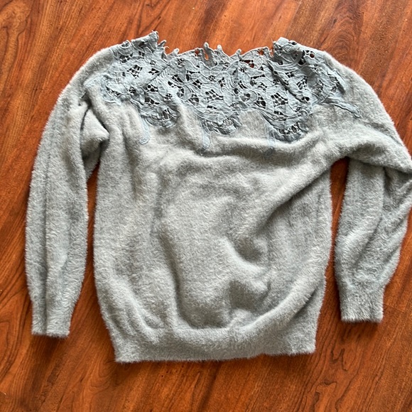 Tops - Light blue sweater